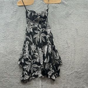 White House/ black market * new without tags* Size 4